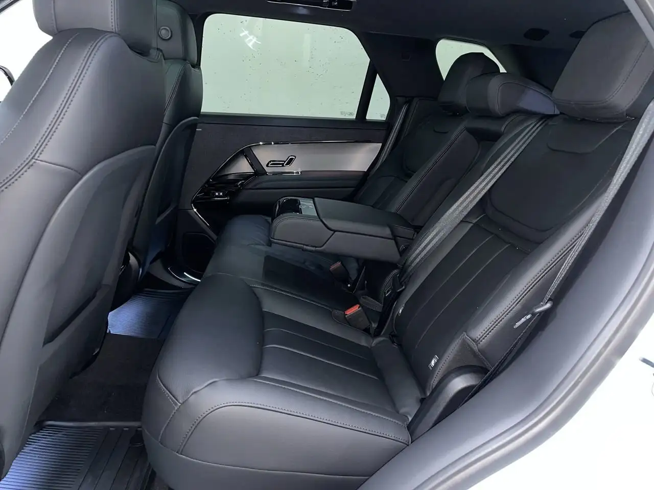 Land Rover Range Rover Sport снимка Land Rover Range Rover Sport