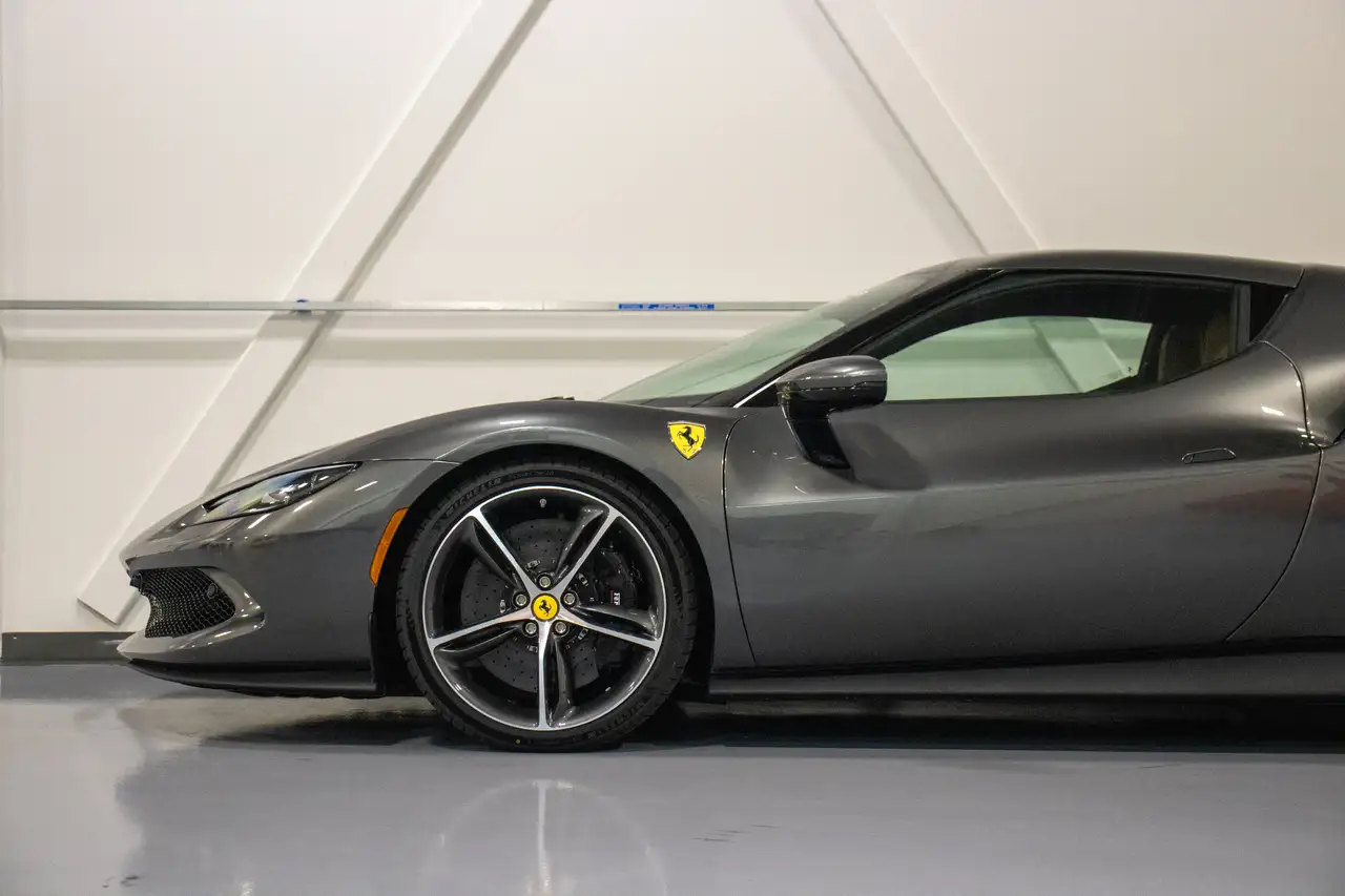Ferrari 296 GTB снимка Ferrari 296 GTB