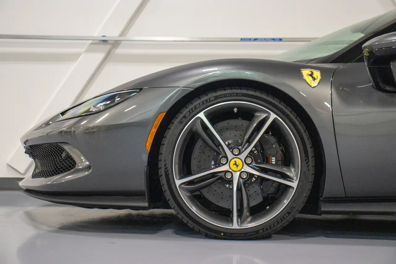 Ferrari 296 GTB снимка Ferrari 296 GTB