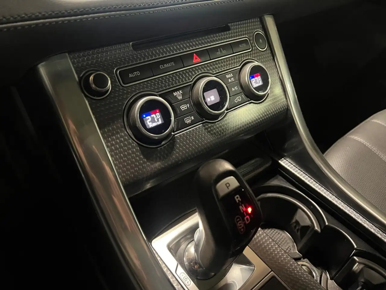 Land Rover Range Rover Sport снимка Land Rover Range Rover Sport