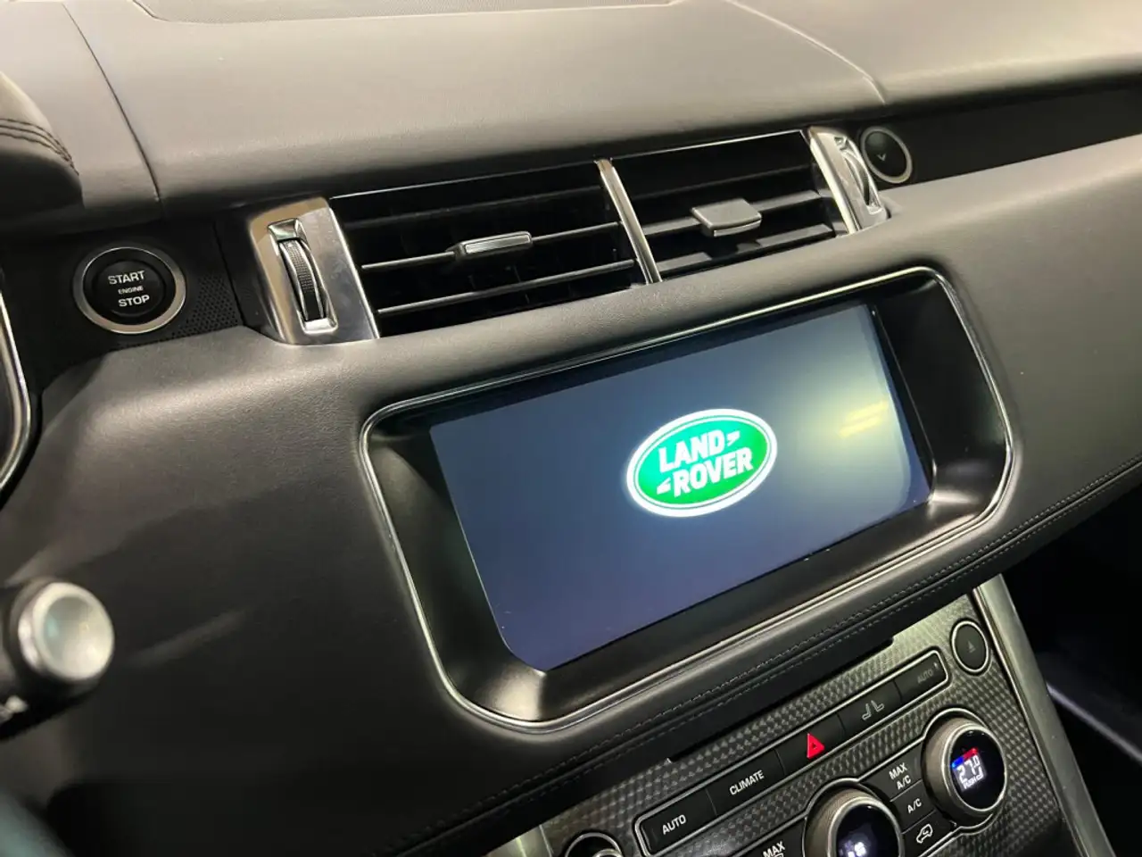 Land Rover Range Rover Sport снимка Land Rover Range Rover Sport
