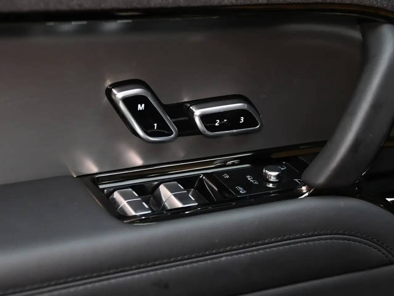 Land Rover Range Rover Sport снимка Land Rover Range Rover Sport