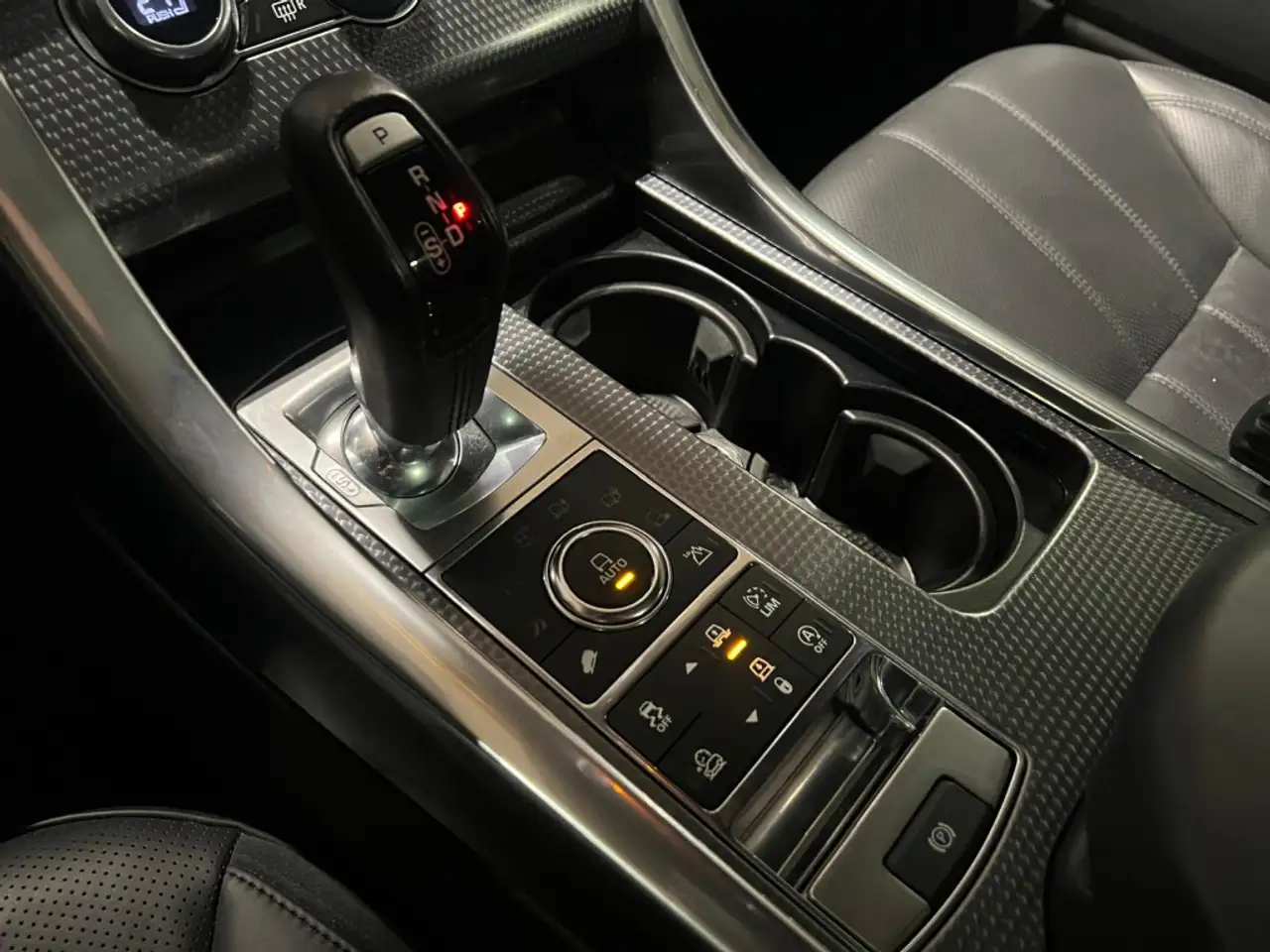 Land Rover Range Rover Sport снимка Land Rover Range Rover Sport