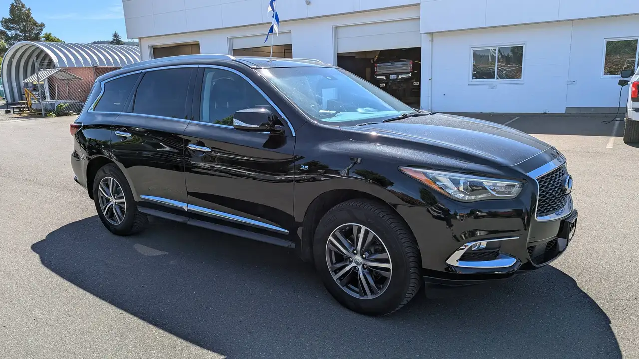 Infiniti QX60 снимка Infiniti QX60