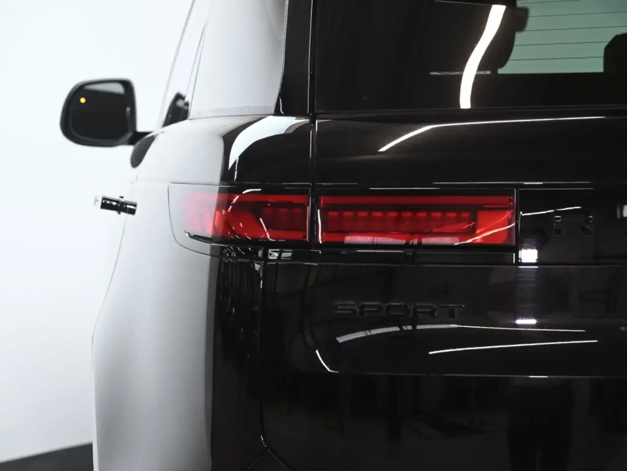 Land Rover Range Rover Sport снимка Land Rover Range Rover Sport
