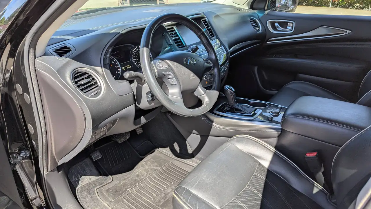 Infiniti QX60 снимка Infiniti QX60