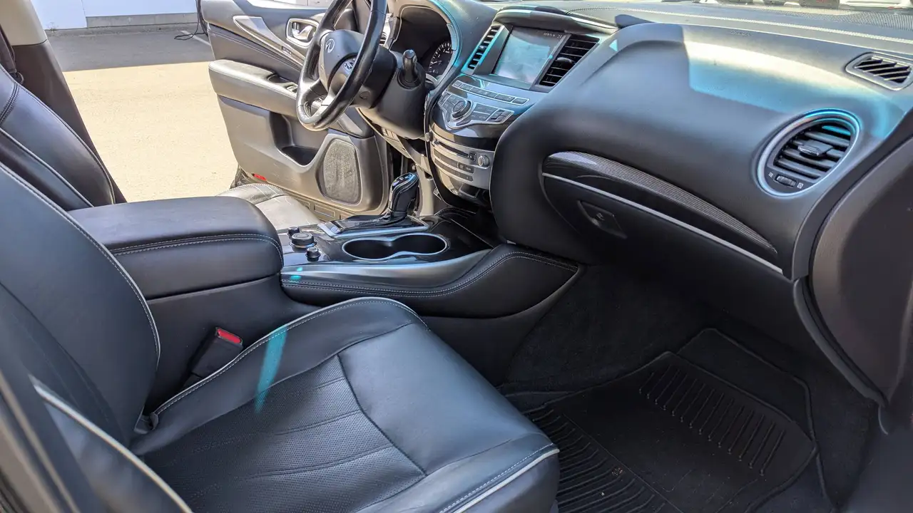 Infiniti QX60 снимка Infiniti QX60