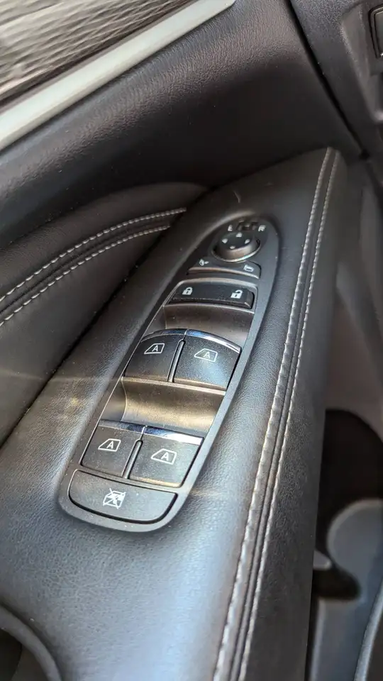 Infiniti QX60 снимка Infiniti QX60
