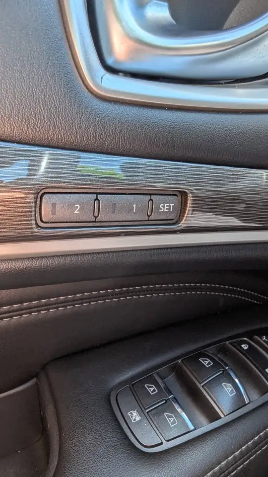 Infiniti QX60 снимка Infiniti QX60