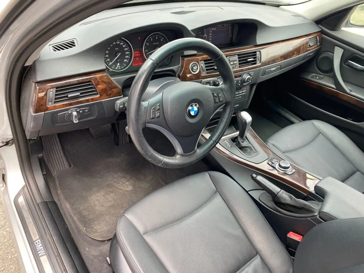 BMW 3 Series снимка BMW 3 Series