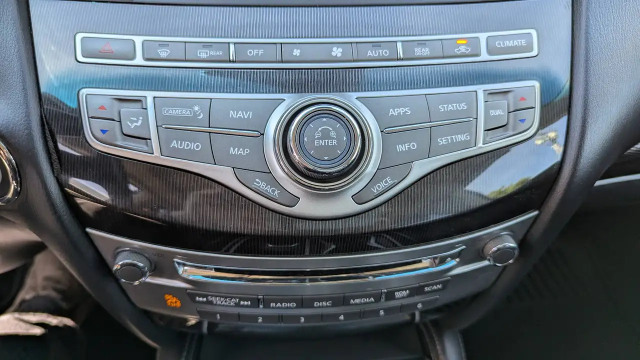 Infiniti QX60 снимка Infiniti QX60