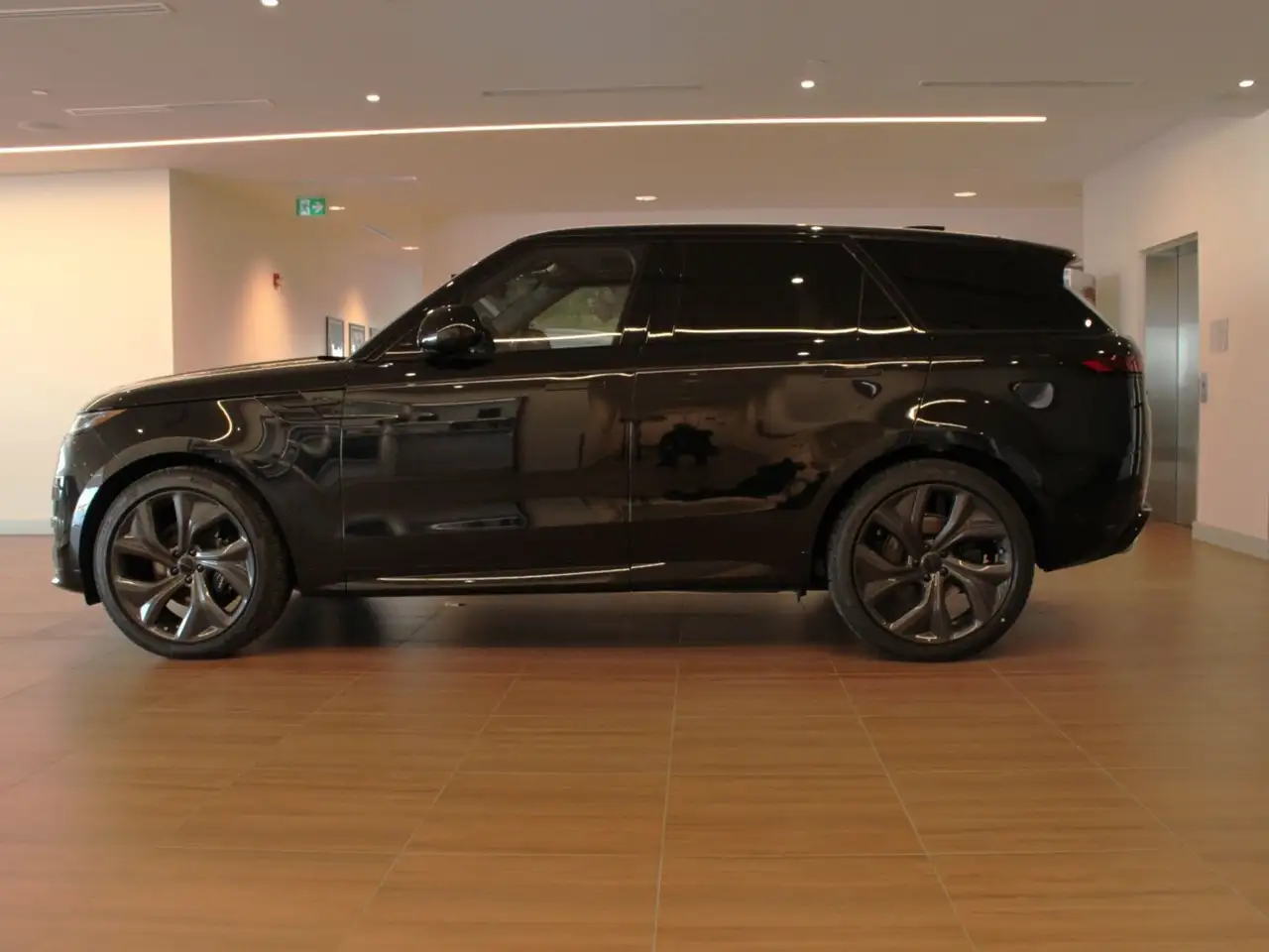 Land Rover Range Rover Sport снимка Land Rover Range Rover Sport