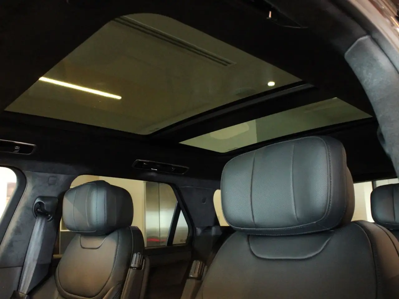 Land Rover Range Rover Sport снимка Land Rover Range Rover Sport