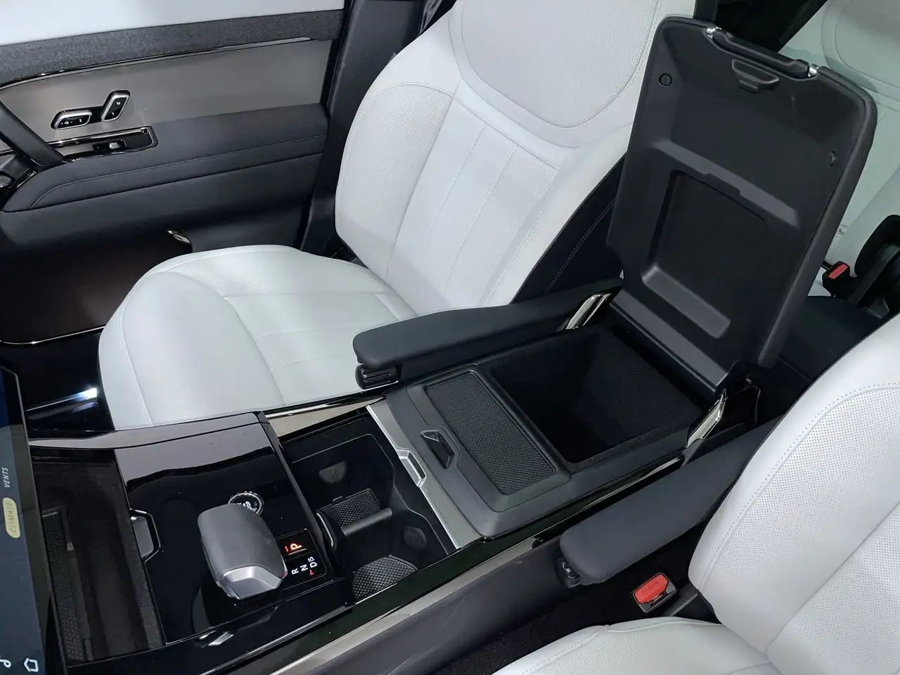 Land Rover Range Rover Sport снимка Land Rover Range Rover Sport