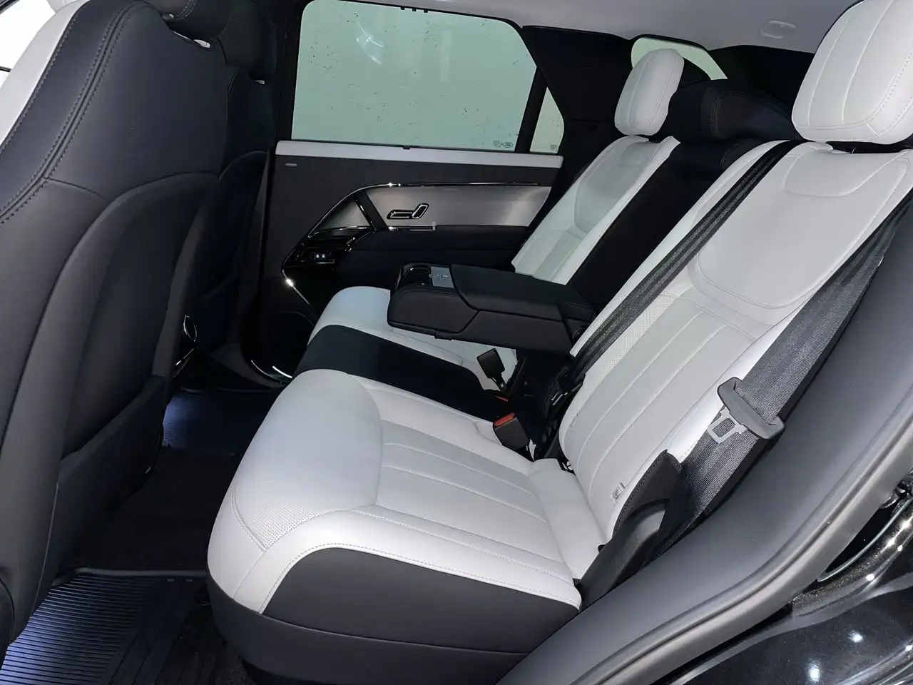 Land Rover Range Rover Sport снимка Land Rover Range Rover Sport
