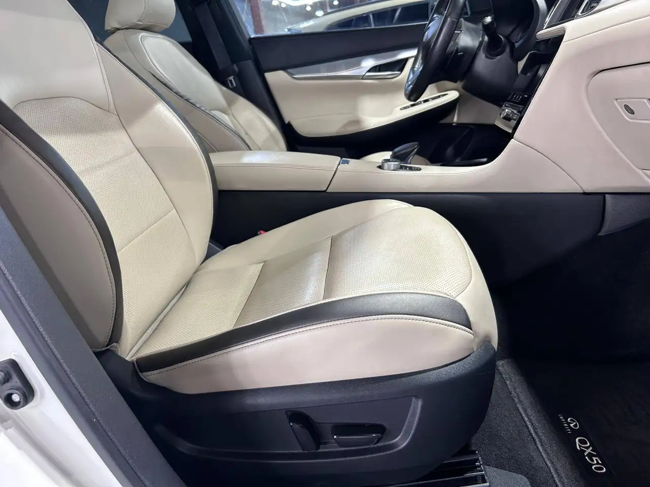 Infiniti QX50 снимка Infiniti QX50