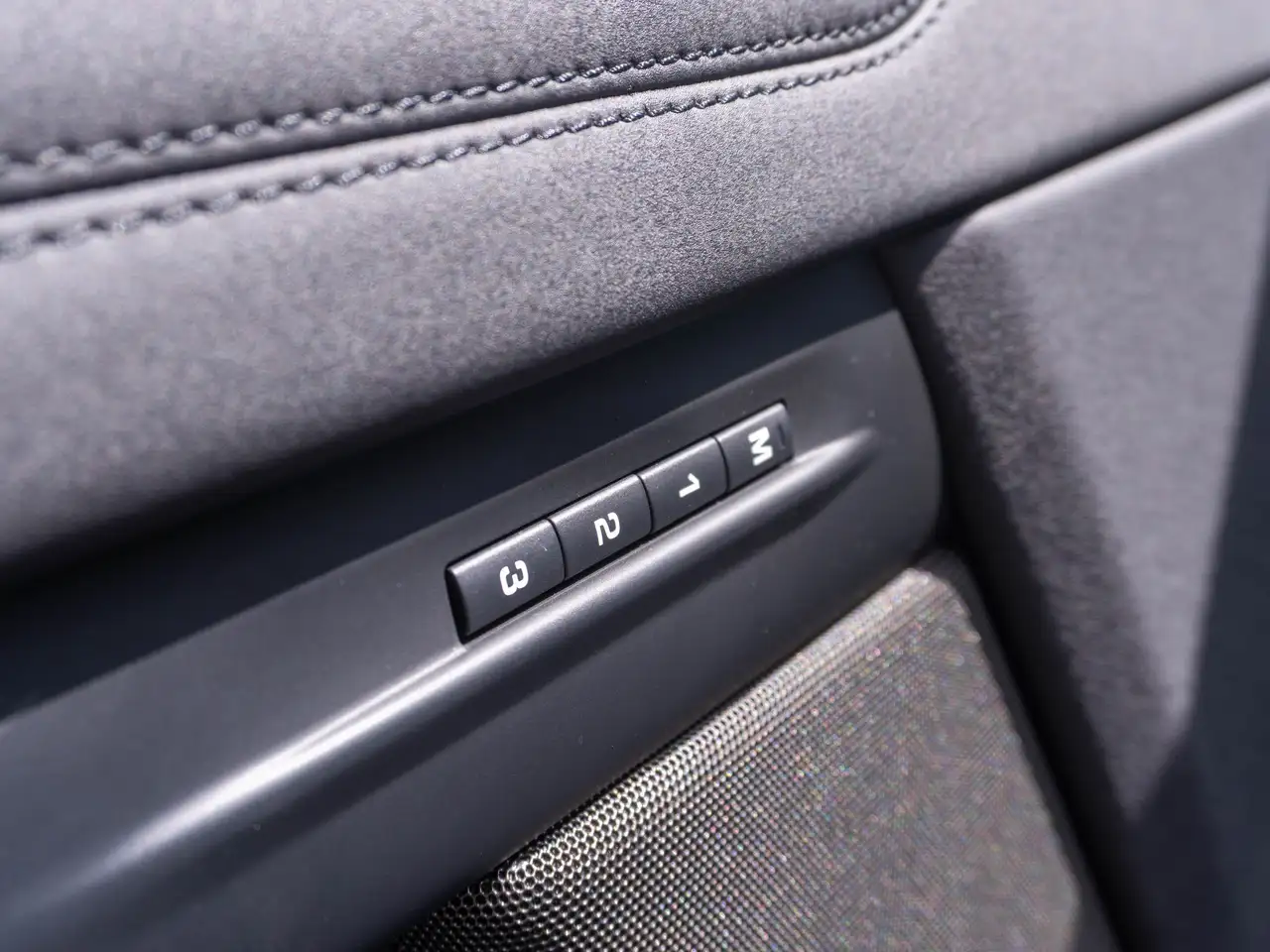 Land Rover Range Rover Evoque photo Land Rover Range Rover Evoque