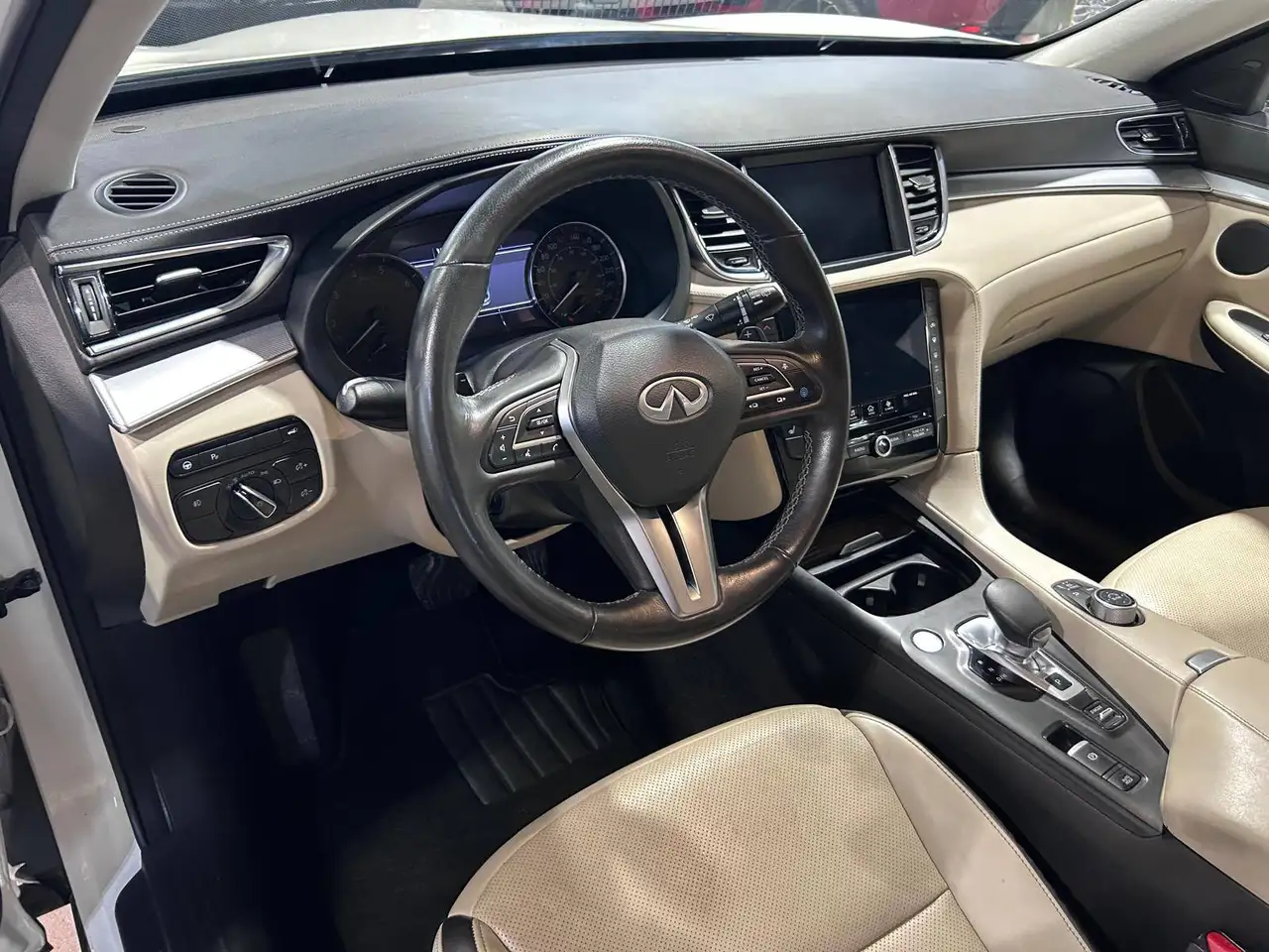 Infiniti QX50 снимка Infiniti QX50