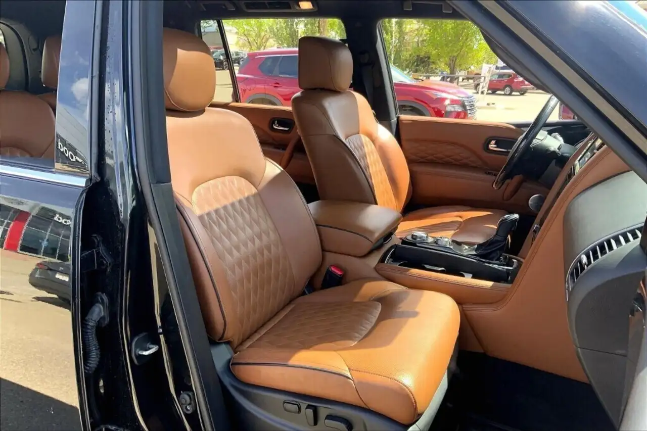 Infiniti QX80 photo Infiniti QX80