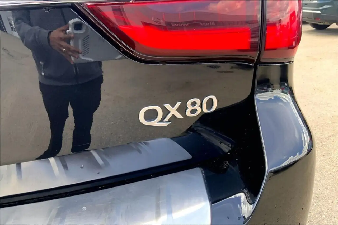 Infiniti QX80 photo Infiniti QX80
