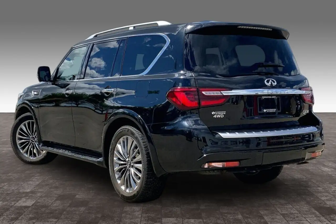 Infiniti QX80 photo Infiniti QX80