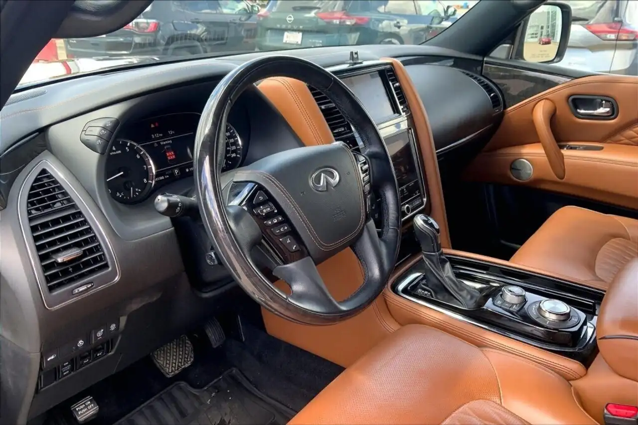 Infiniti QX80 photo Infiniti QX80