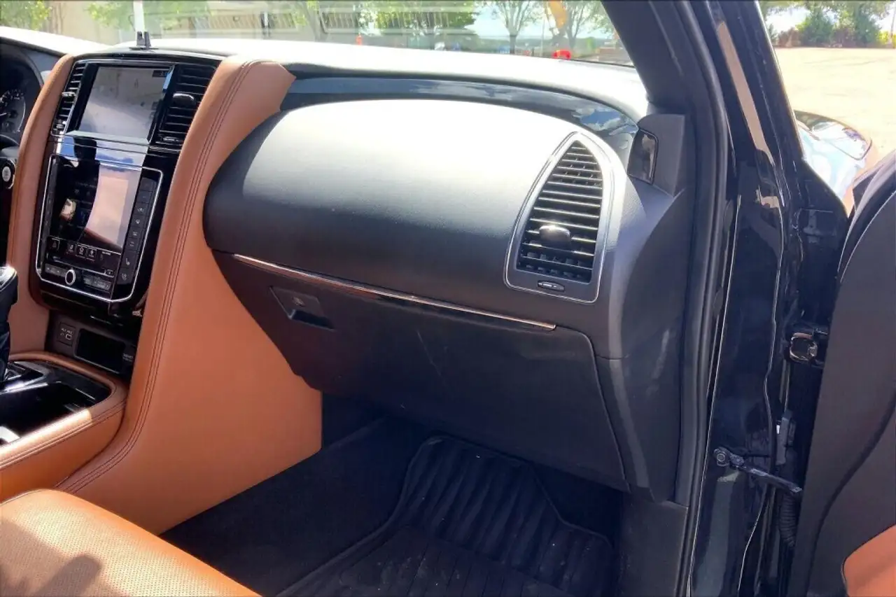 Infiniti QX80 photo Infiniti QX80