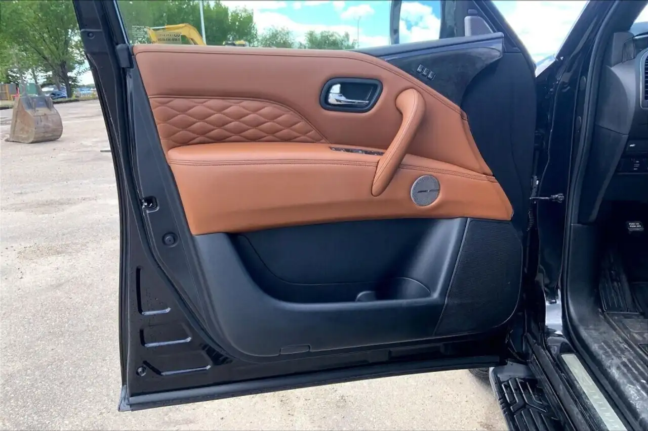Infiniti QX80 photo Infiniti QX80