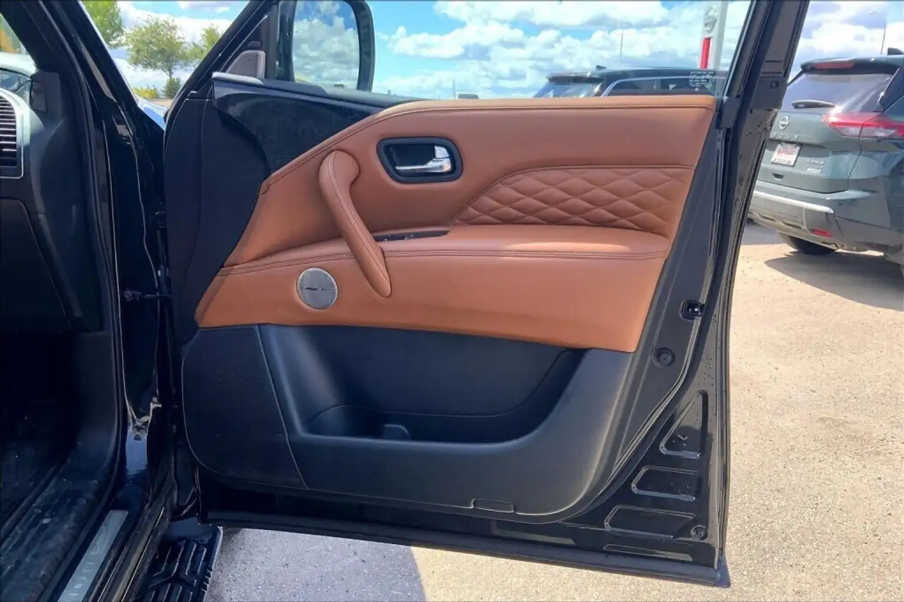 Infiniti QX80 photo Infiniti QX80