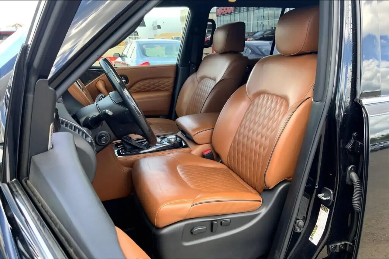 Infiniti QX80 photo Infiniti QX80