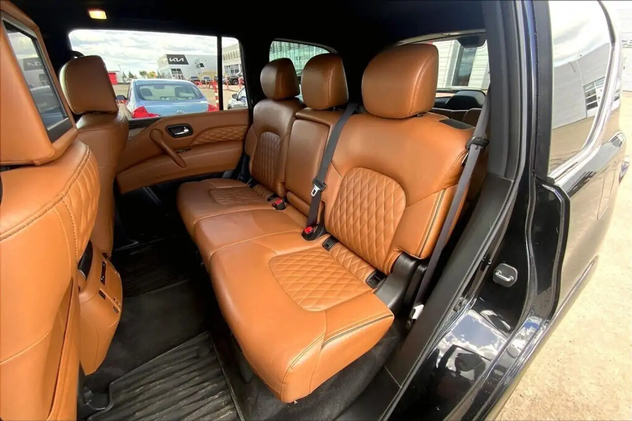 Infiniti QX80 photo Infiniti QX80