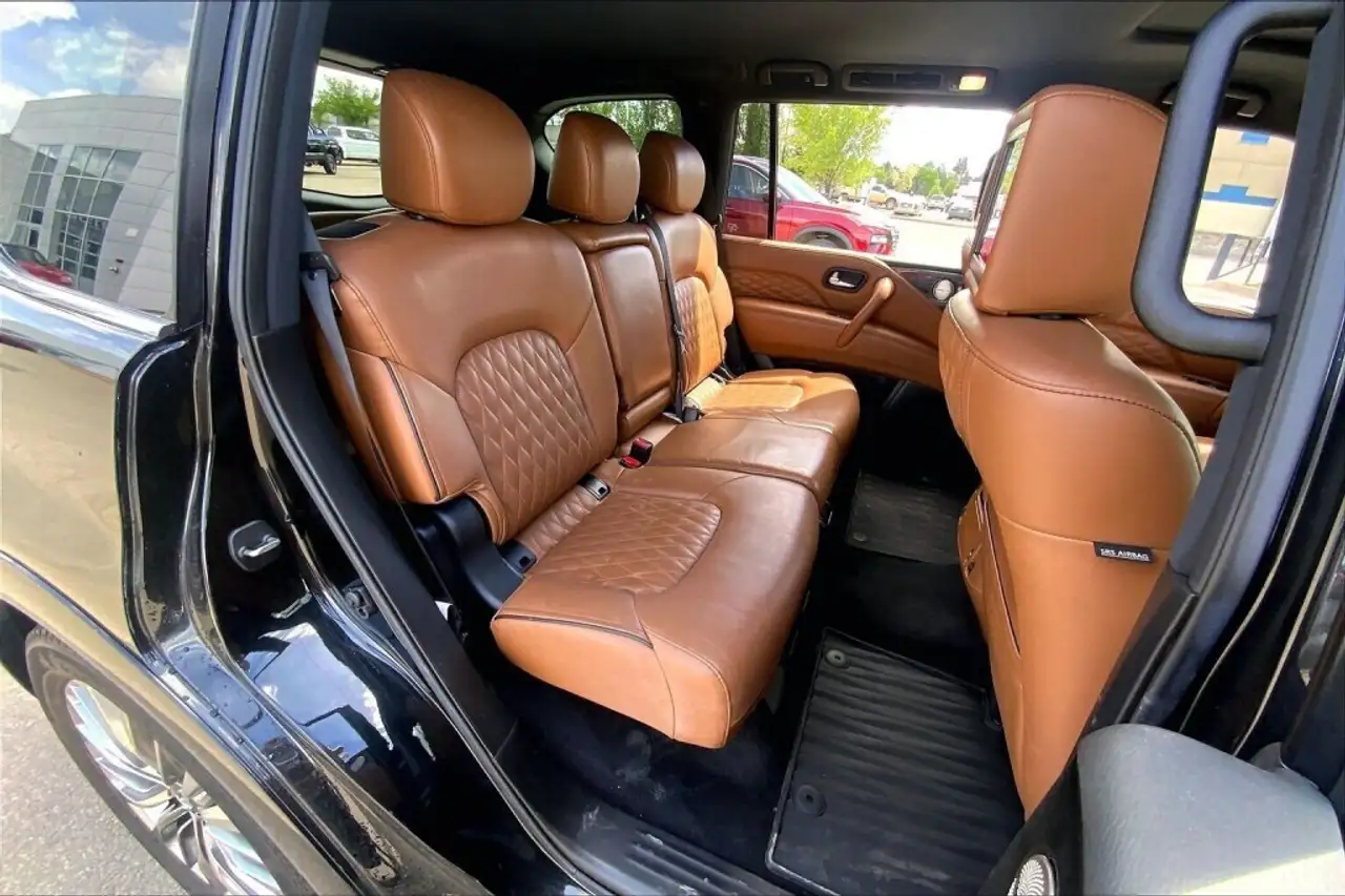 Infiniti QX80 photo Infiniti QX80