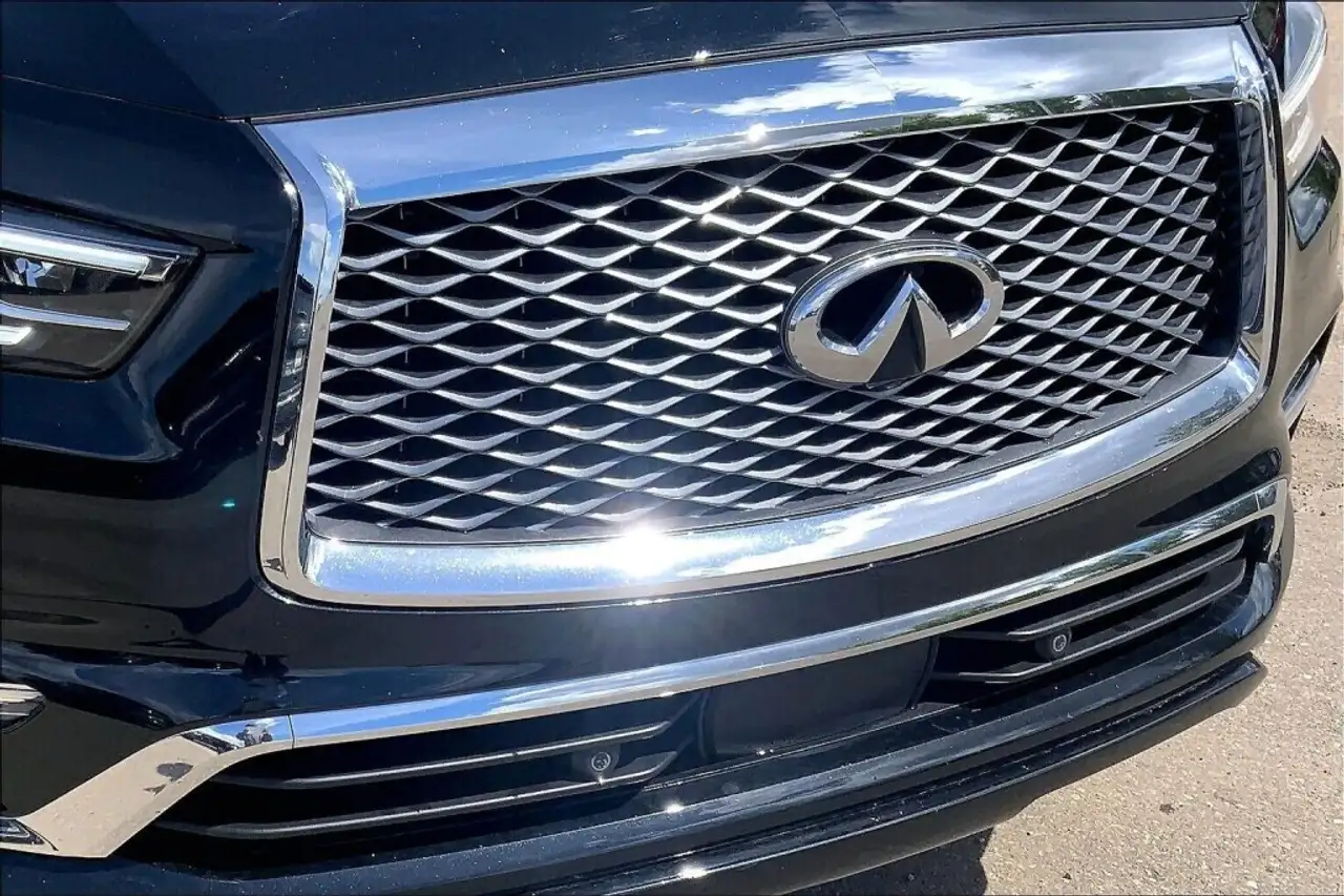 Infiniti QX80 photo Infiniti QX80