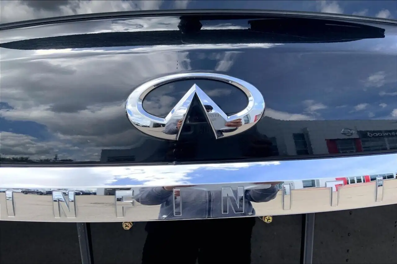 Infiniti QX80 photo Infiniti QX80