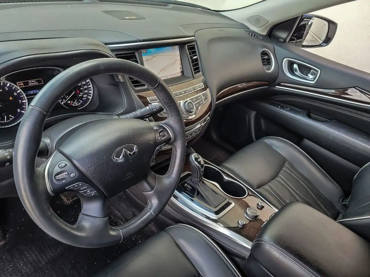 Infiniti QX60 снимка Infiniti QX60