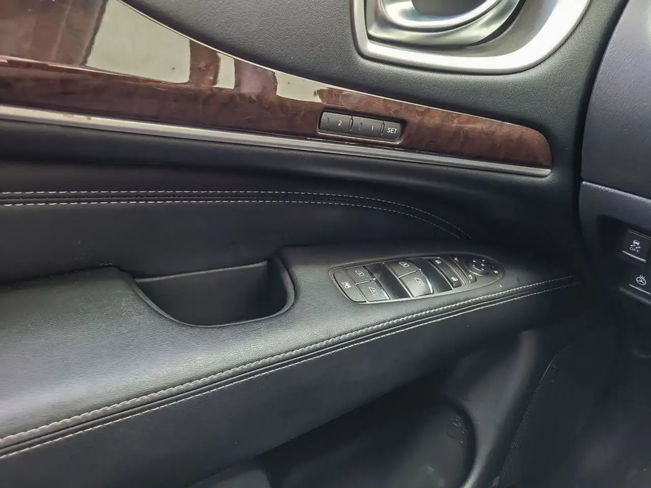 Infiniti QX60 снимка Infiniti QX60