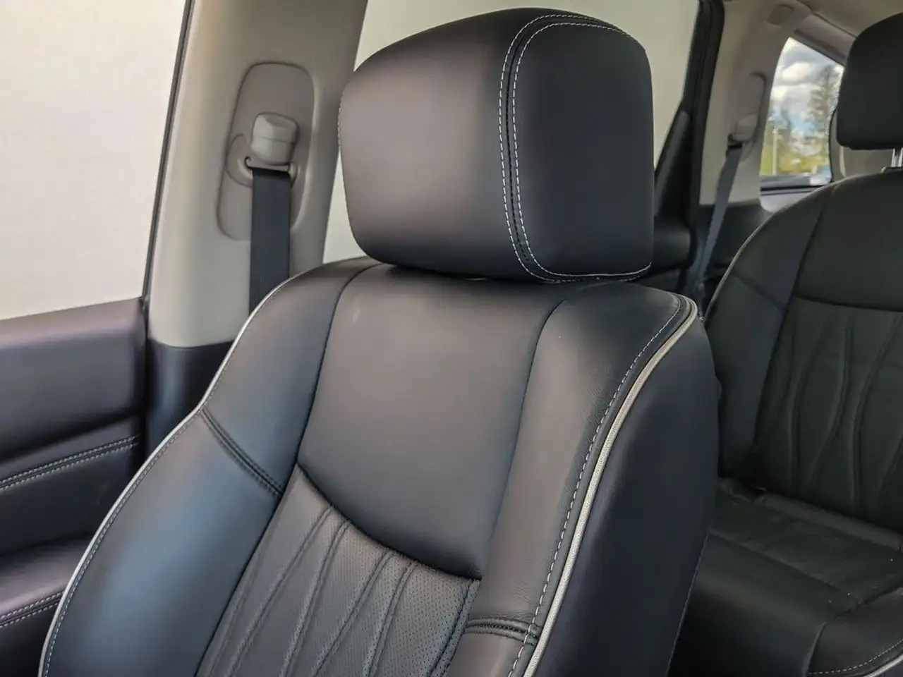 Infiniti QX60 снимка Infiniti QX60