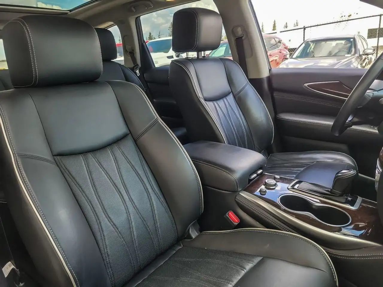 Infiniti QX60 снимка Infiniti QX60