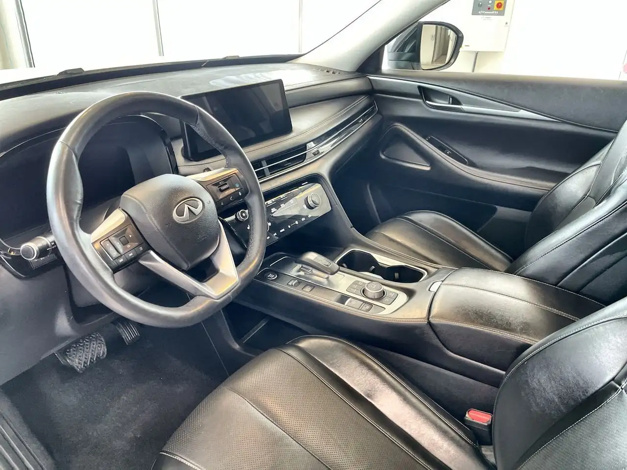 Infiniti QX60 снимка Infiniti QX60