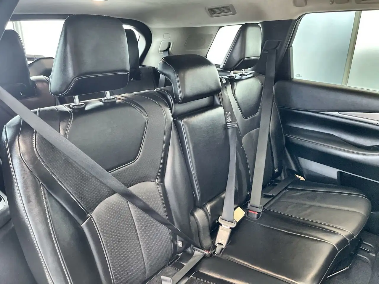 Infiniti QX60 снимка Infiniti QX60