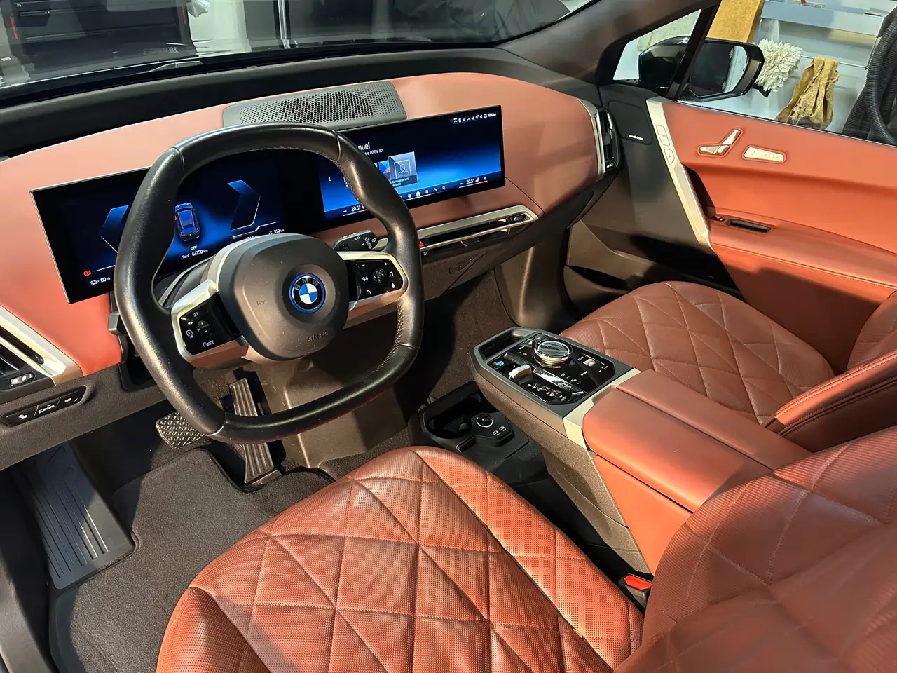 BMW iX снимка BMW iX