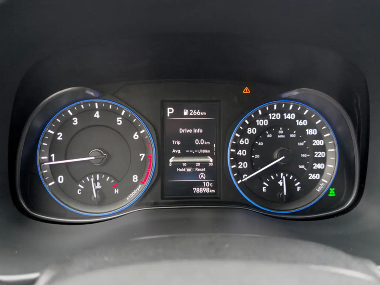 Hyundai KONA снимка Hyundai KONA