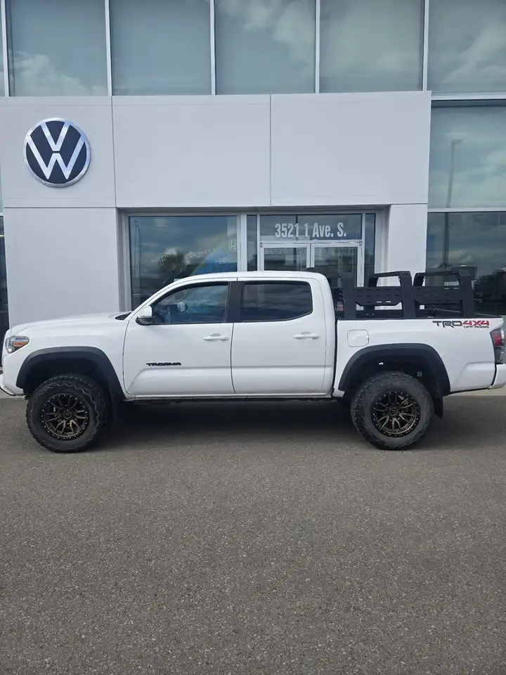 Toyota Tacoma снимка Toyota Tacoma