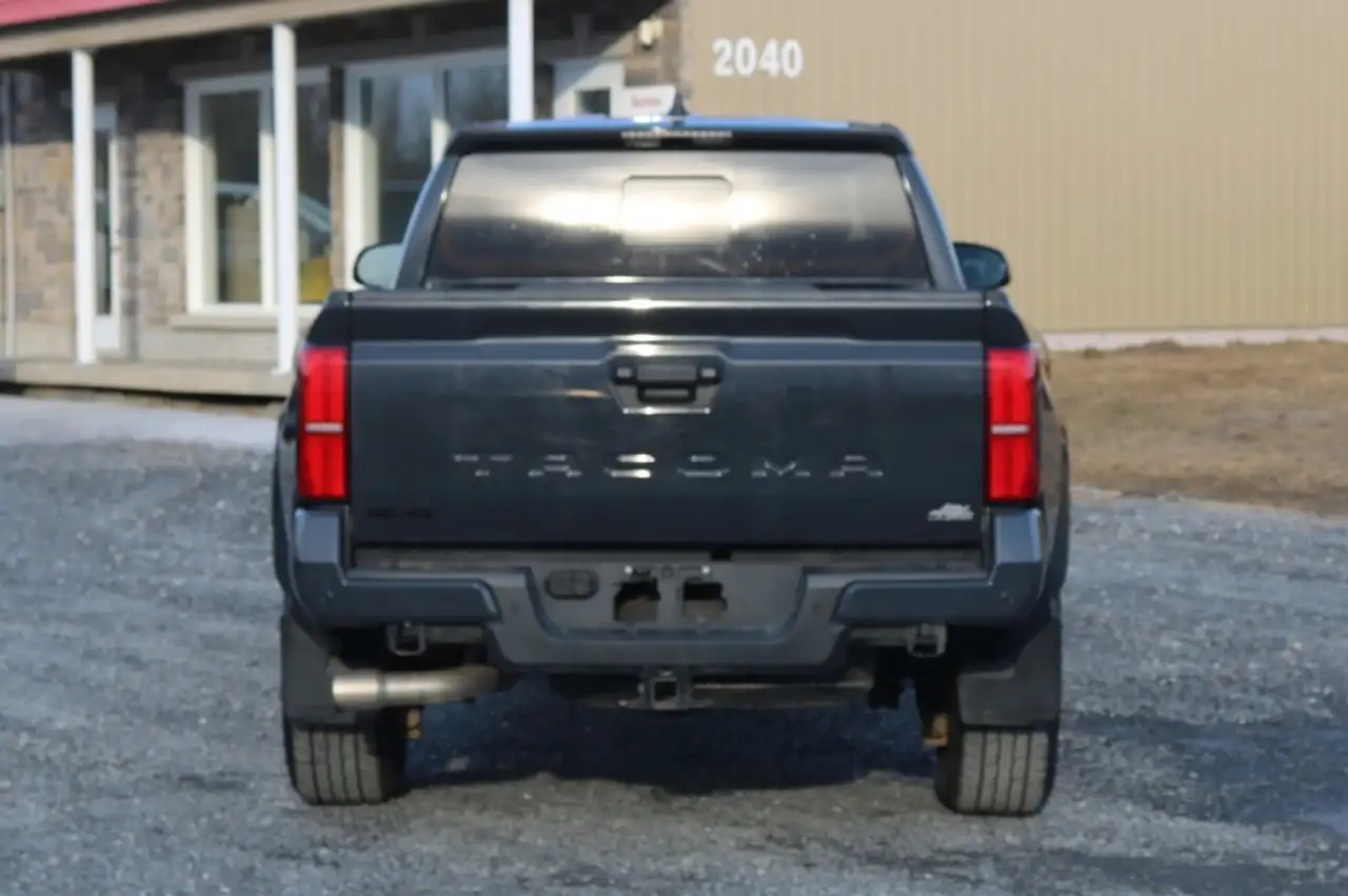 Toyota Tacoma снимка Toyota Tacoma