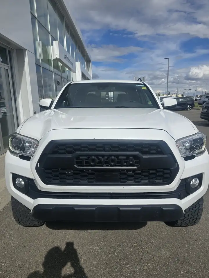 Toyota Tacoma снимка Toyota Tacoma