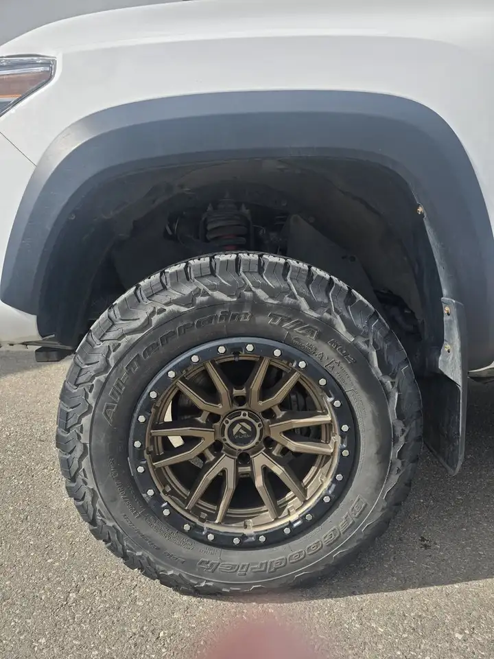 Toyota Tacoma снимка Toyota Tacoma