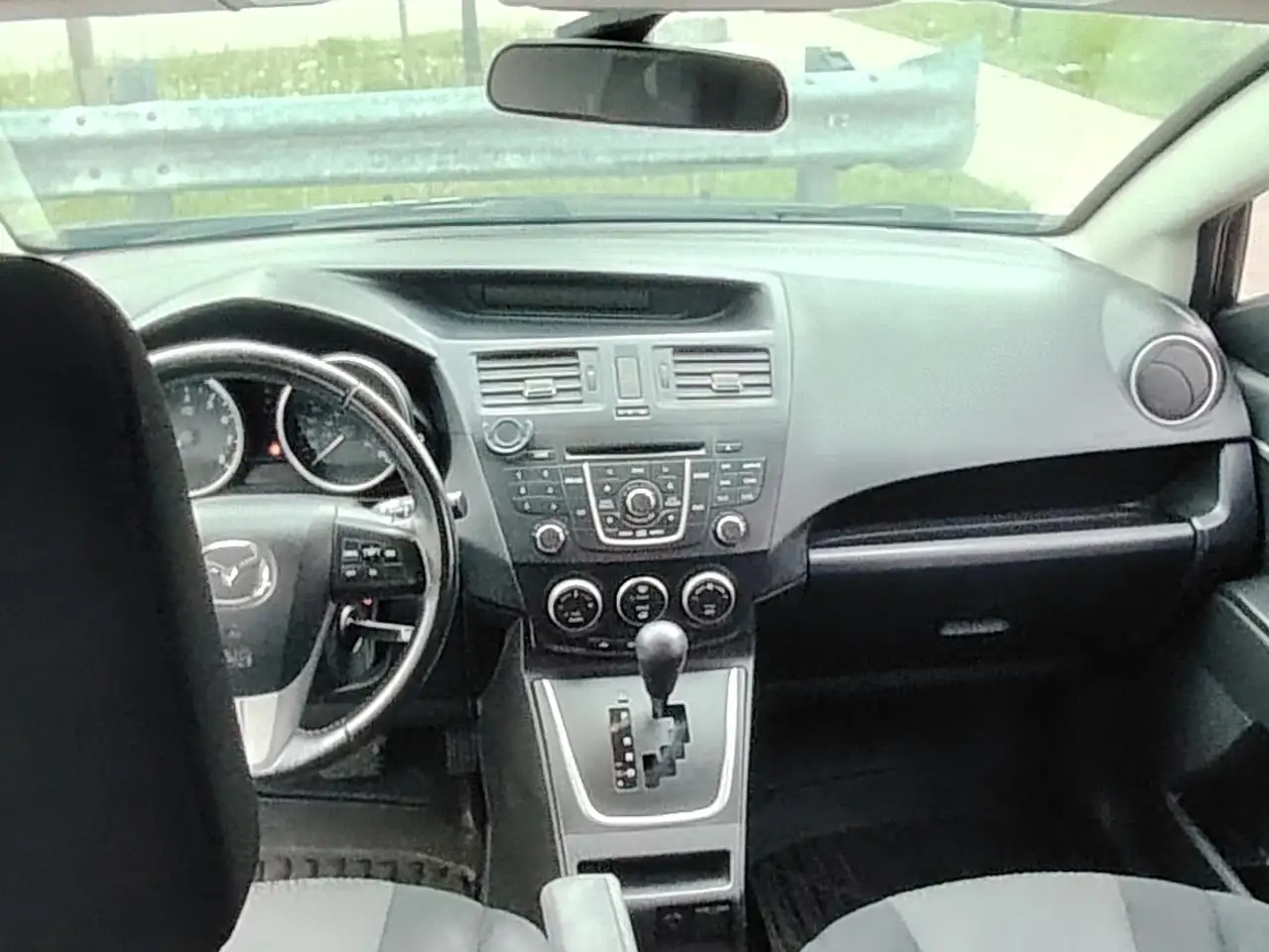 Mazda 5 снимка Mazda 5