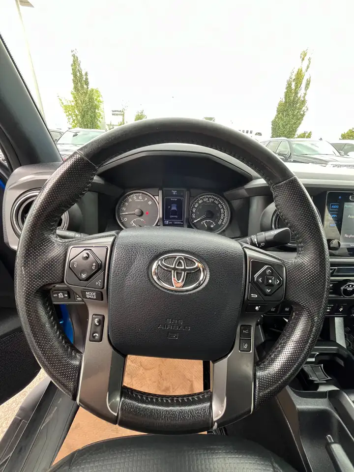 Toyota Tacoma снимка Toyota Tacoma