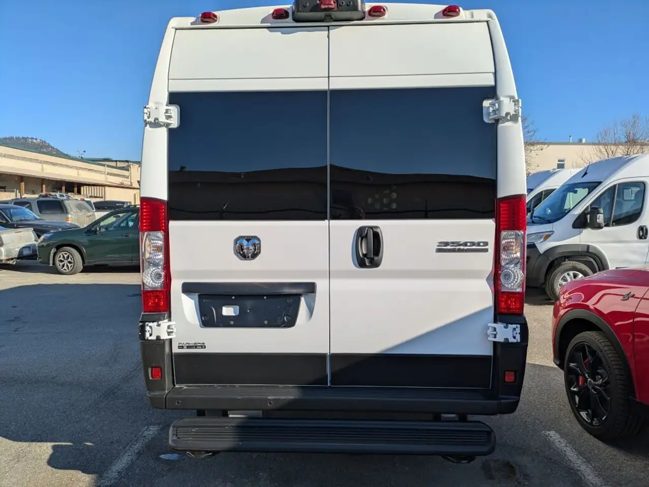 RAM ProMaster 3500 снимка RAM ProMaster 3500