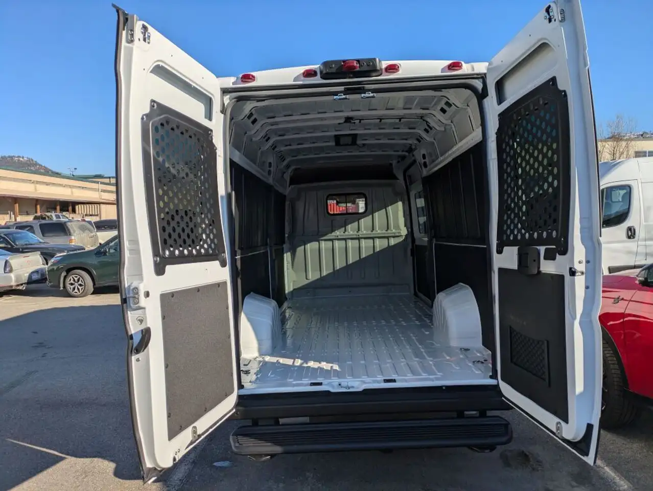 RAM ProMaster 3500 снимка RAM ProMaster 3500